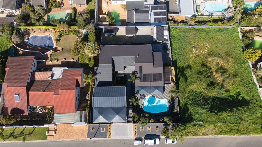 4 Bedroom Property for Sale in Loevenstein Western Cape